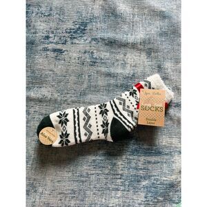 New! Spa Bella White Green Holiday Double Layer Aloe Infused Cozy Knit Socks